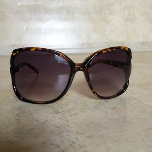 Oversized Tortoiseshell Sunglasses